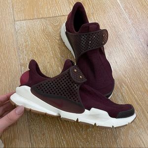 Burgundy Nike Knit Running Shoes, sz 7